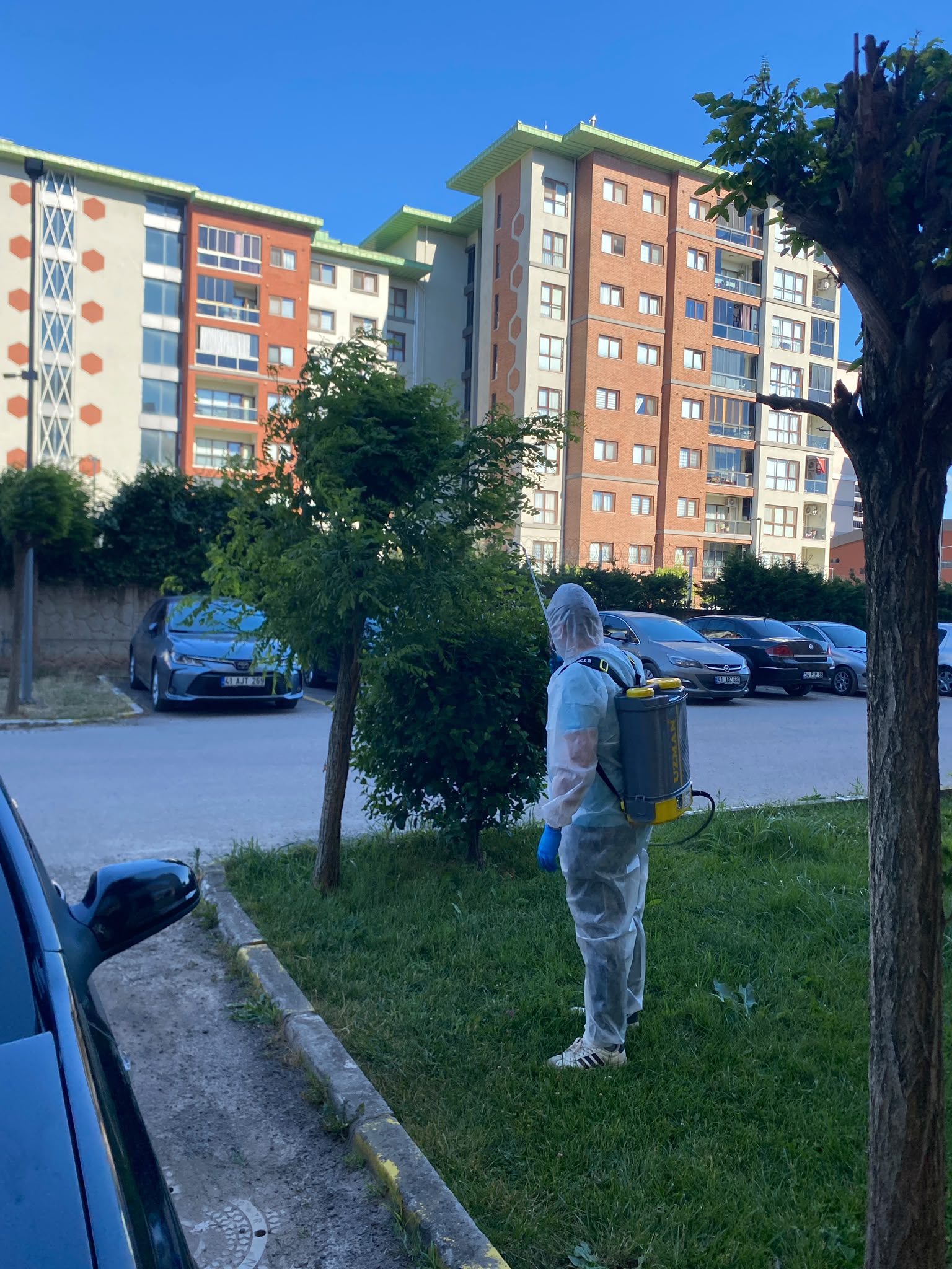Bina çevresinde ilaçlama uygulaması